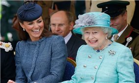 Phong cách thời trang “tắc kè hoa” của Nữ hoàng Elizabeth II