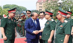 Chủ tịch nước Nguyễn Xuân Phúc thăm và làm việc tại Quân khu 1