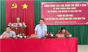 Đoàn công tác Ủy ban Dân tộc thăm, tặng quà đồng bào DTTS tỉnh Kon Tum