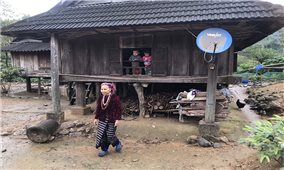 Nữ già làng kế tục sợi dây truyền thống ở Pa Tầng