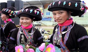 Ý nghĩa hoa văn trên trang phục dân tộc Lào