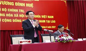 Chủ tịch Quốc hội Vương Đình Huệ thăm Đại sứ quán và gặp mặt cộng đồng người Việt Nam tại Lào