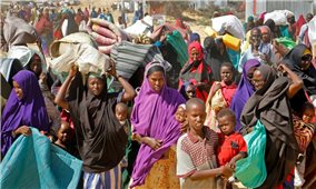 Hạn hán và giá lương thực tăng cao khiến người Somalia phải bán tài sản để duy trì sự sống