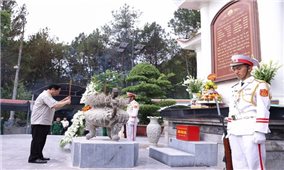 Thủ tướng Phạm Minh Chính dâng hương tại khu di tích Ngã ba Đồng Lộc