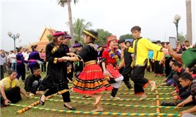 Tôn vinh giá trị di sản văn hóa của cộng đồng 54 dân tộc Việt Nam tại Tuần 