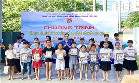 Thanh Hóa: Những lớp dạy bơi miễn phí từ các thầy giáo áo xanh