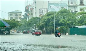 Thành phố Hạ Long (Quảng Ninh): Mưa lớn gây ngập lụt ở nhiều nơi