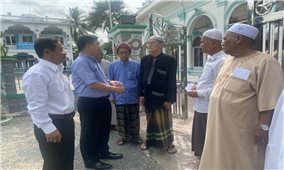 Tết “yêu thương” trên những làng Chăm ở An Giang