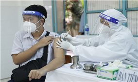 Thủ tướng chỉ đạo đẩy nhanh tiến độ tiêm vaccine phòng COVID-19