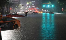 Thủ đô Seoul (Hàn Quốc) chìm trong biển nước sau trận mưa kỷ lục