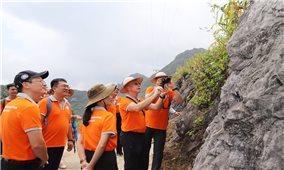 Đoàn chuyên gia tái thẩm định Công viên địa chất toàn cầu Cao Nguyên đá Đồng Văn làm việc tại huyện Mèo Vạc
