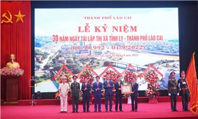 Thành phố Lào Cai đón nhận Huân chương Lao động hạng Nhất