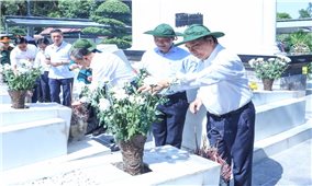 Chủ tịch nước dâng hương tưởng niệm tại Ngã ba Đồng Lộc