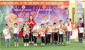 Thái Nguyên: Tặng quà Trung thu cho trẻ em DTTS