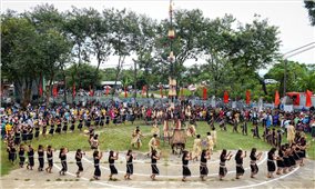 Kon Tum: Hơn 1.000 học sinh tham gia Liên hoan Cồng chiêng - Múa xoang
