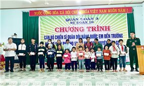 Kon Tum: Tặng 185 suất quà cho học sinh DTTS nghèo ở các xã biên giới