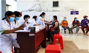 Kiên Giang: Khám bệnh, tư vấn sức khỏe cho phụ nữ DTTS