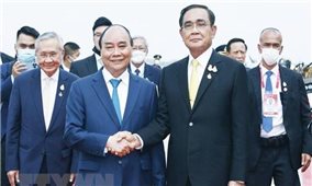 Chủ tịch nước Nguyễn Xuân Phúc đến Bangkok, bắt đầu thăm chính thức Vương quốc Thái Lan và dự Hội nghị APEC lần thứ 29