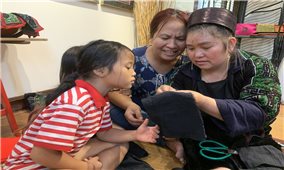 Trải nghiệm nghệ thuật thêu truyền thống của người Mông