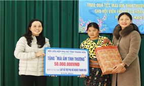 Trao quà Tết cho hội viên, phụ nữ nghèo huyện biên giới Quan Sơn