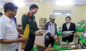 Khai trương điểm tiêu thụ nông sản giúp đồng bào vùng cao Quảng Nam