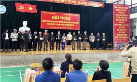 Lâm Đồng: Huyện Đam Rông gặp mặt, tặng quà Người có uy tín