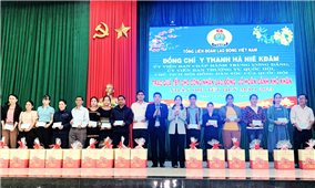 Chủ tịch Hội đồng Dân tộc Y Thanh Hà Niê Kđăm chúc Tết, tặng quà người nghèo tỉnh Gia Lai và Kon Tum