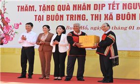 Chủ tịch nước tặng quà Tết cho hộ nghèo và học sinh DTTS khó khăn tỉnh Đắk Lắk