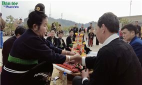 Độc đáo nghi lễ buộc chỉ cầu may của người Thái
