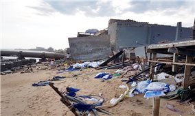 Bình Thuận: Sóng to, gió lớn gây sạt lở bờ biển
