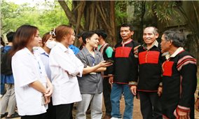 Giao lưu với các 