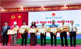Ban Dân tộc Thừa Thiên Huế đón nhận Huân chương Lao động hạng Ba