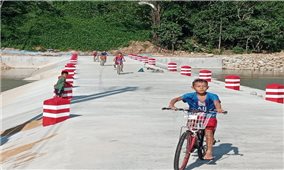 Cây cầu mới nối đôi bờ Mả Phềnh