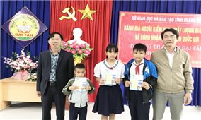 Quảng Nam: Bảo hiểm xã hội huyện Đại Lộc tặng thẻ BHYT cho những học sinh có hoàn cảnh khó khăn