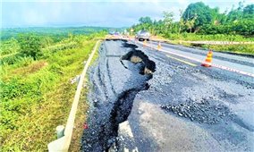 Đắk Lắk: Sụt lún tuyến đường tránh xuất hiện hố sâu nguy hiểm