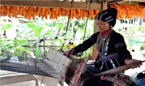 Bảo tồn và phát huy giá trị trang phục truyền thống của dân tộc Lự gắn với phát triển du lịch