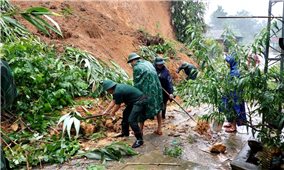 Bộ đội Biên phòng Nghệ An giúp dân khắc phục hậu quả mưa lũ