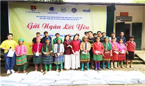 Hội Nghệ sĩ trẻ Hà Nội trao quà cho hộ nghèo vùng cao biên giới Mèo Vạc
