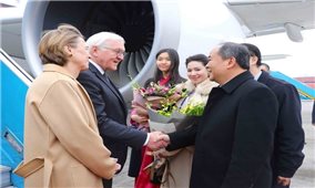 Tổng thống Đức đến Hà Nội, bắt đầu thăm cấp Nhà nước tới Việt Nam
