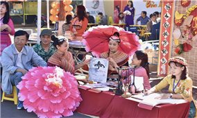 Đắk Lắk: Sôi nổi ngày Thơ Việt Nam tại chợ phiên @