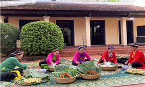Nhân dân Đắk Lắk gói bánh chưng, giã bánh giày dâng lên các Vua Hùng