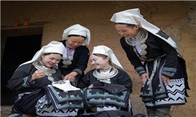 Tổ chức Triển lãm ảnh “Sắc màu các dân tộc Việt Nam”