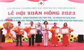 Có một cặp vợ chồng hơn 130 lần hiến máu