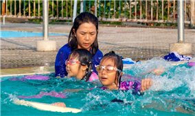 Nhiều lớp dạy bơi miễn phí cho trẻ em miền Tây Nam bộ