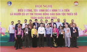 Người có uy tín chung sức thực hiện Chương trình MTQG 1719