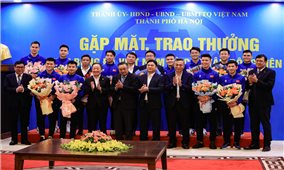 Bầu Hiển thưởng 4,4 tỷ đồng cho 10 cầu thủ Hà Nội FC và CLB Công an Hà Nội