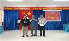 Thứ trưởng, Phó Chủ nhiệm UBDT Y Thông đến thăm và tặng quà Tết đồng bào DTTS tại tỉnh Phú Yên