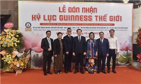 Đón nhận Kỷ lục Guinness Thế giới: Bức tranh sơn mài 