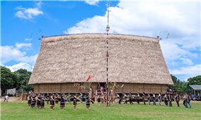 Làng Kon Băh “hồi sinh” nhà rông sau hỏa hoạn