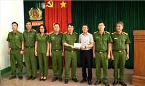 Quảng Ngãi: Thưởng nóng Công an xã vì thành tích bắt nhanh nghi phạm chém trọng thương 2 người ở nhà trọ